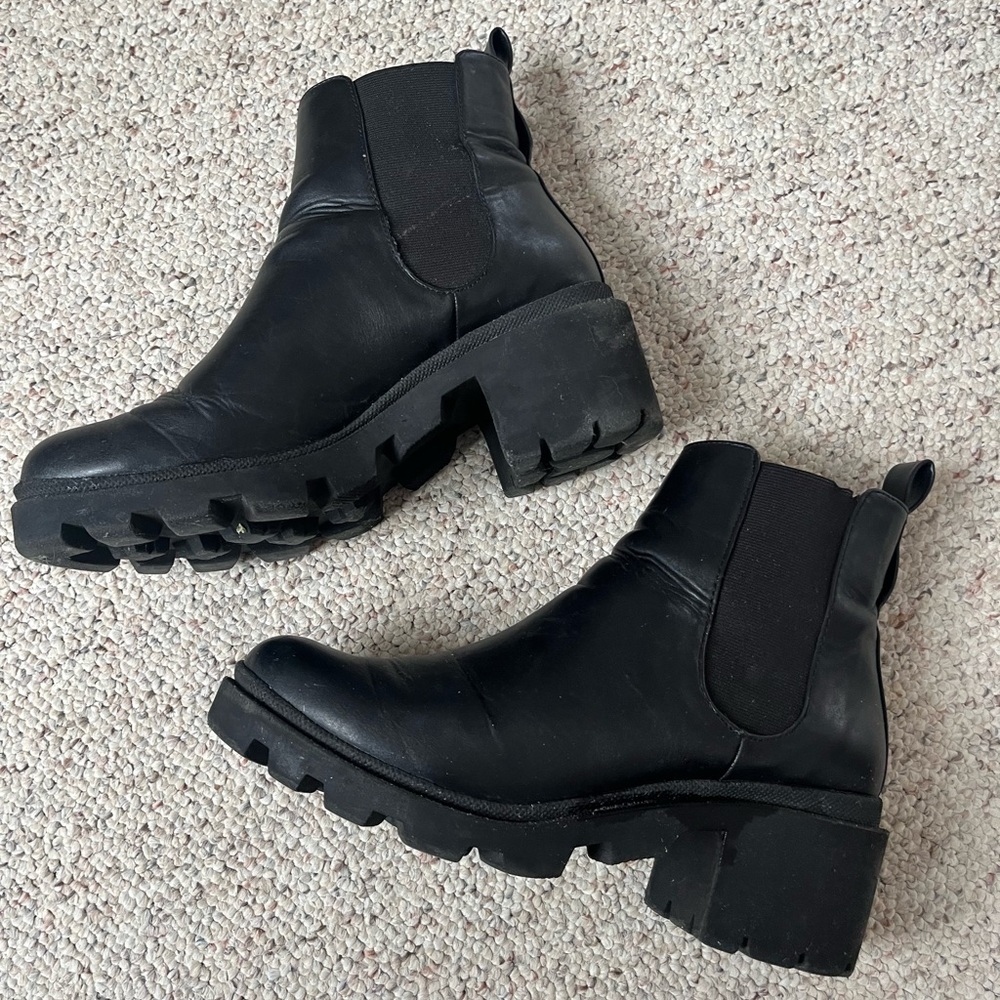 Steve Madden black boots